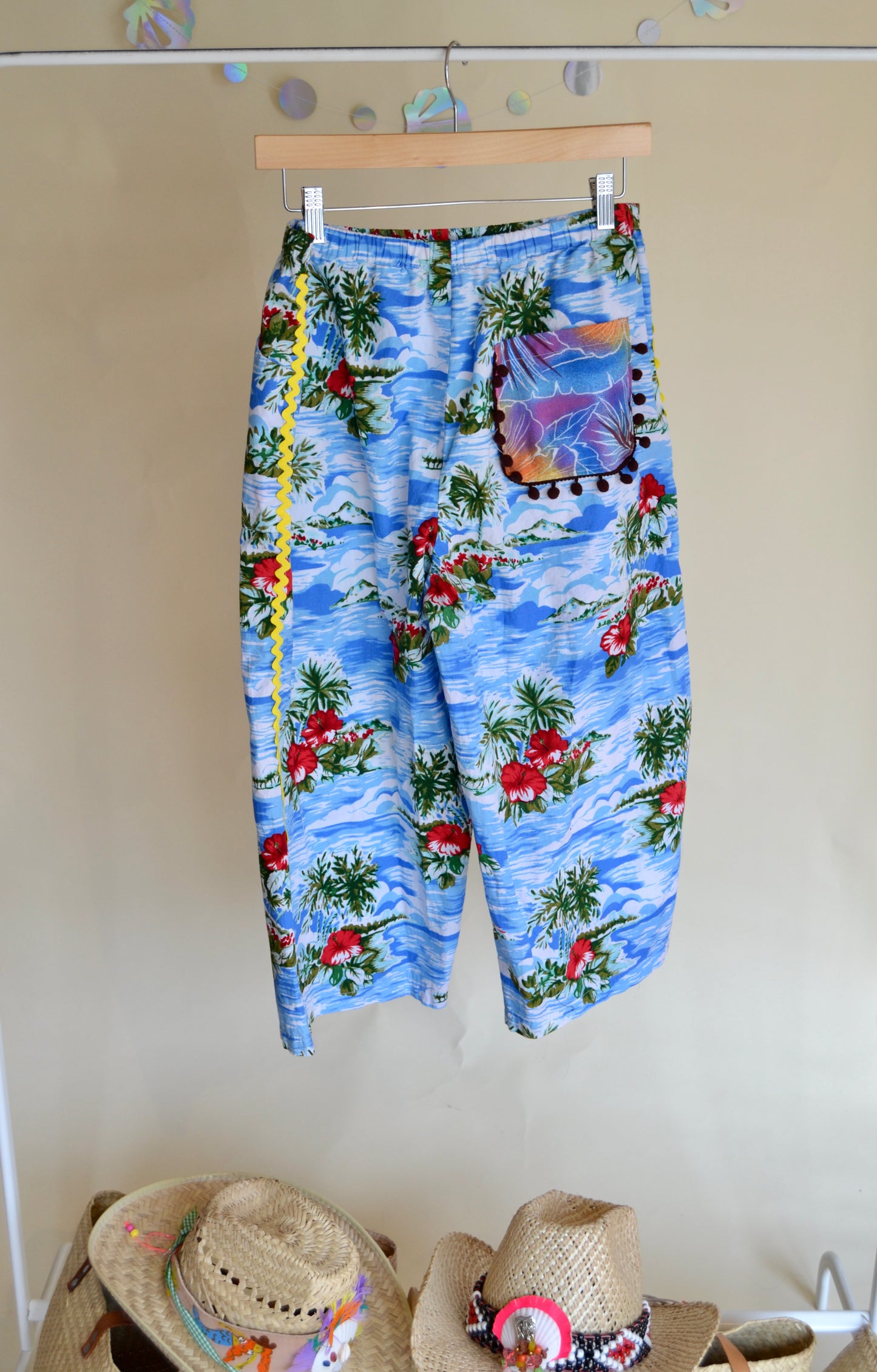 Vaca Print Cropped Pant