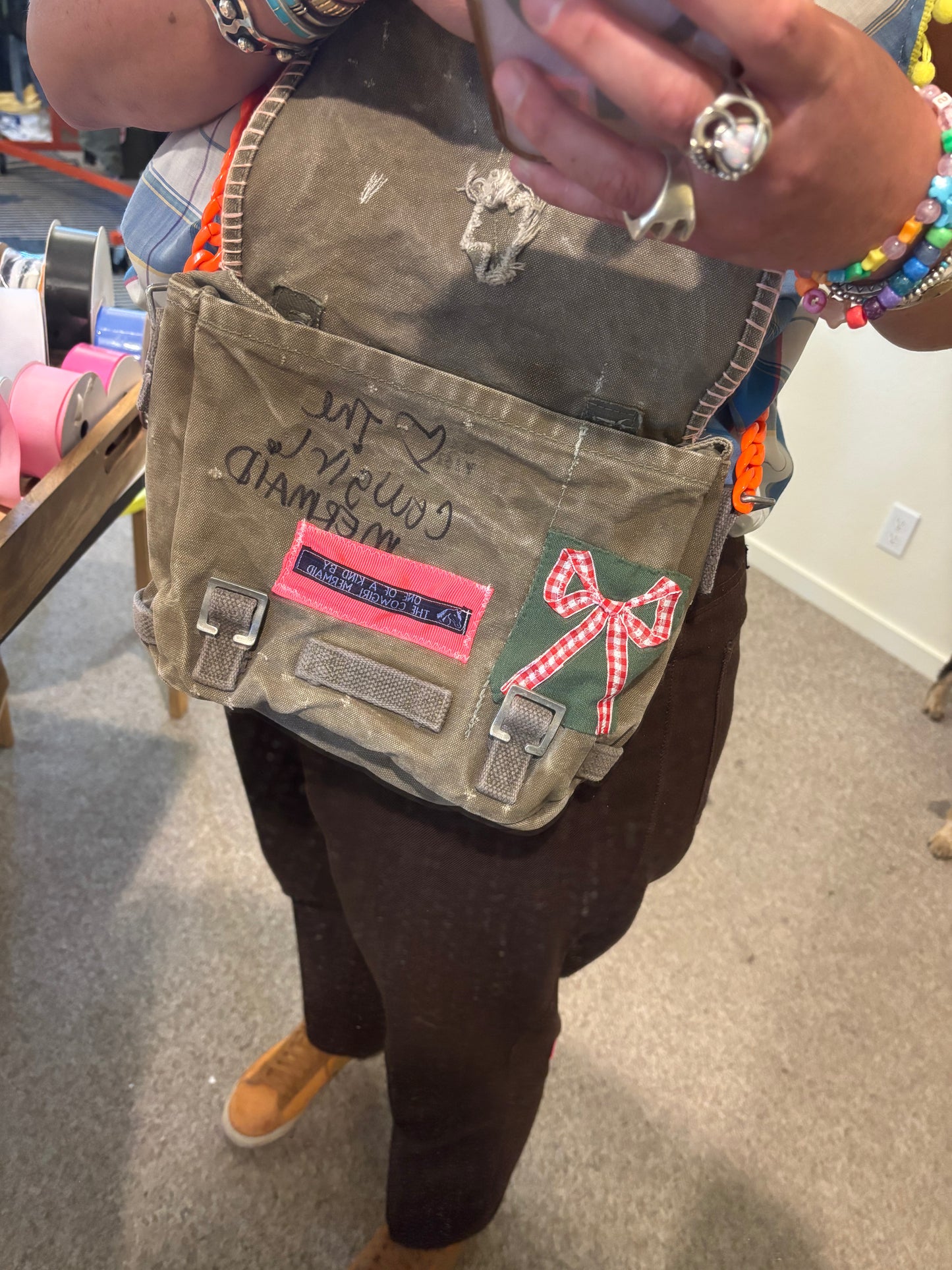 Bow Canvas Midi Messenger