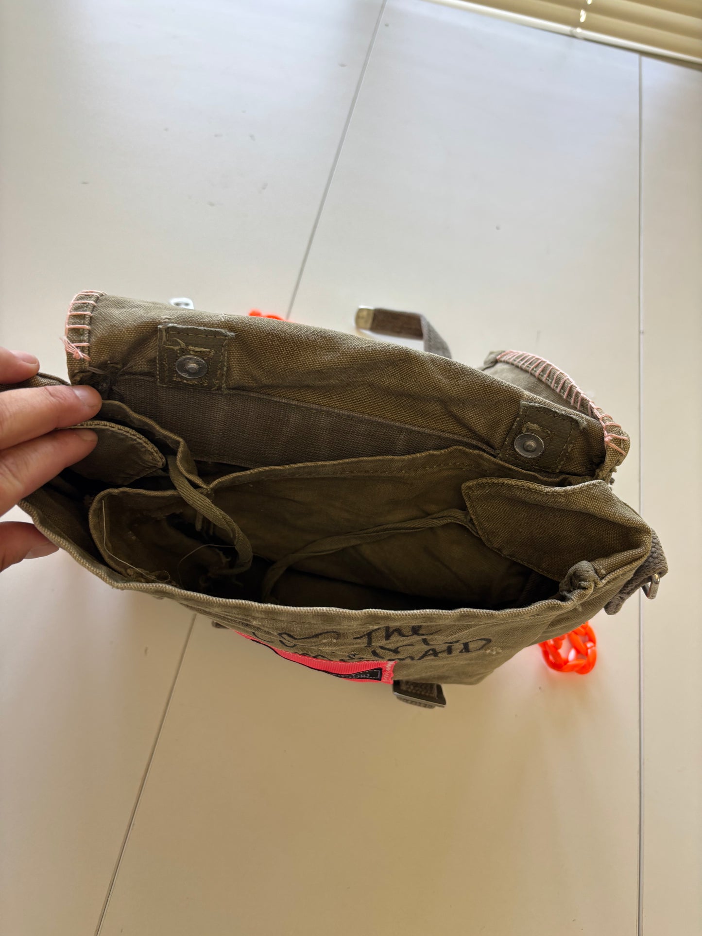 Bow Canvas Midi Messenger